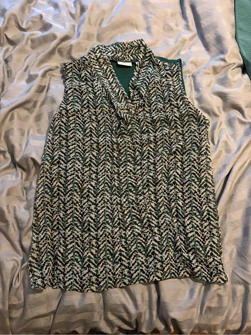 New York and Company NY&Co green blouse geometric chevron large L